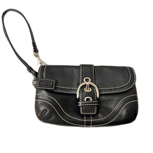 Soho Vintage Authentic Coach Black Leather Buckle Wristlet Clutch Y2K
